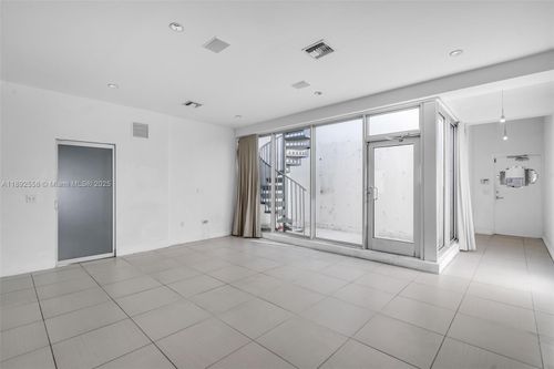 c-229 8th St, Miami Beach, FL, 33139-5800 | Card Image
