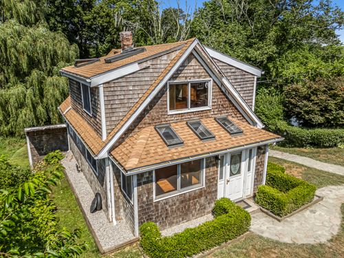 7 Richmond St, Pawcatuck, CT, 06379-1529 | Card Image