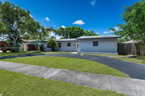 811 Evergreen Dr, Lake Park, FL, 33403-3157 | Card Image