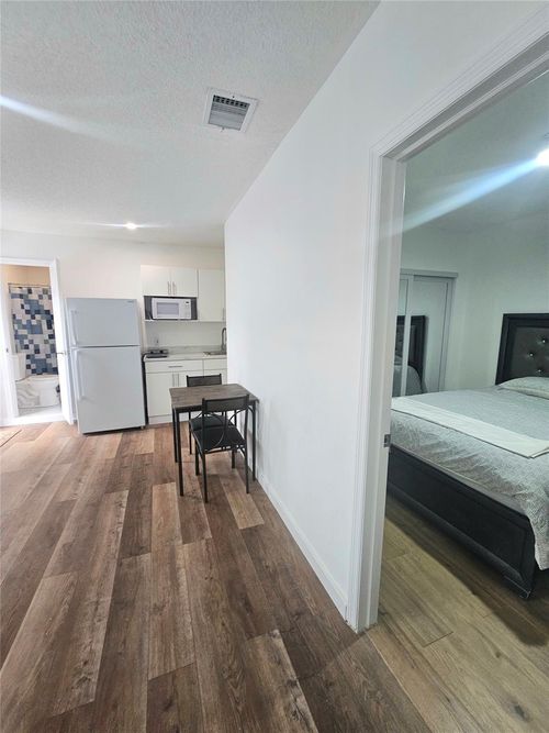 2001 Nw 111th Ter, Pembroke Pines, FL, 33026-2266 | Card Image