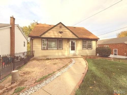 7915 Wolz Ave, Affton, MO, 63123-3711 | Card Image