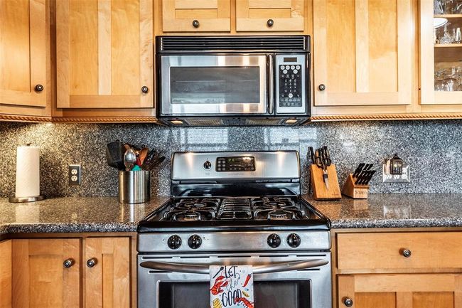 gas range with built in microwave | Image 15
