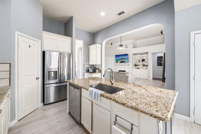 1801 Rim Rock Trl, House other with 3 bedrooms, 2 bathrooms and null parking in Mansfield TX | Image 8