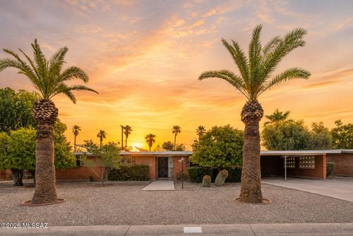 702 N Rook Ave, Tucson, AZ, 85711-1633 | Card Image