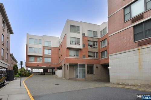 310 Cliff Ln, Cliffside Park, NJ, 07010-1470 | Card Image