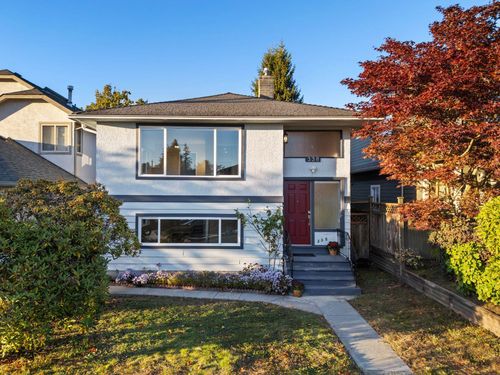 338 W 21st Street, North Vancouver, BC, V7M1Z5 | Card Image