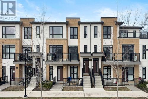 h202-90 Canon Jackson Dr, Toronto, ON, M6M0C1 | Card Image