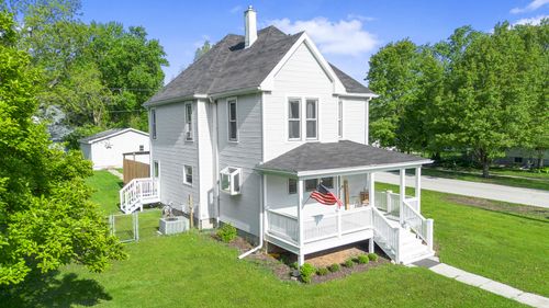 211 N Maple St, Grant Park, IL, 60940-7038 | Card Image