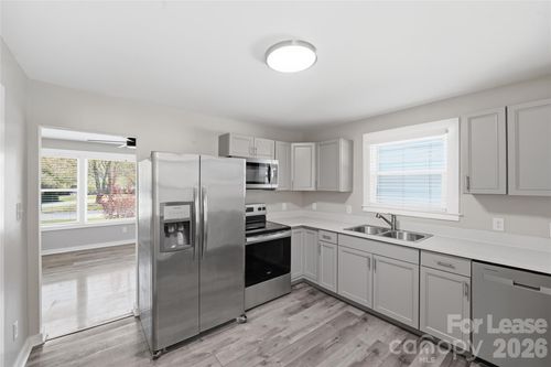 2301 Shamrock Dr, Charlotte, NC, 28205-2136 | Card Image