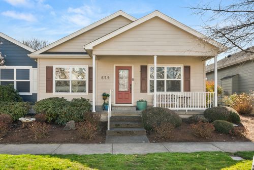 659 Blue Moon Dr, Central Point, OR, 97502-8636 | Card Image