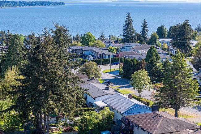 1256 Lee Street, House other with 6 bedrooms, 3 bathrooms and 2 parking in White Rock BC | Image 37