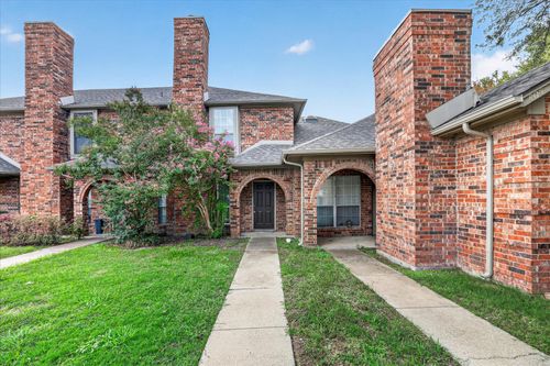 802 Custer St, Arlington, TX, 76014-2256 | Card Image