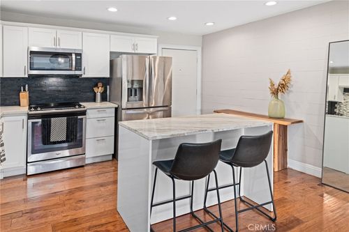 500 Cagney Ln, Newport Beach, CA, 92663-2661 | Card Image