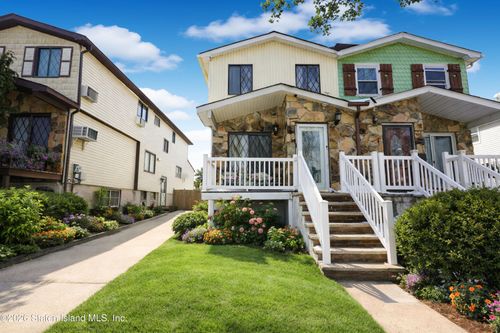 200 Travis Ave, Staten Island, NY, 10314-6250 | Card Image