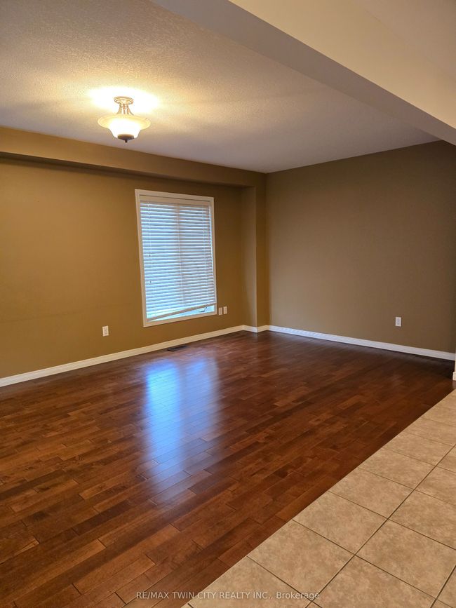 1316 Countrystone Dr, House other with 3 bedrooms, 3 bathrooms and 2 parking in Kitchener ON | Image 9