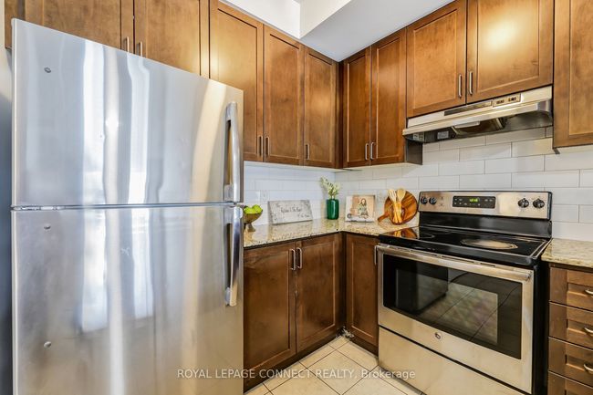 4 - 1050 Elton Way, House attached with 3 bedrooms, 3 bathrooms and 1 parking in Whitby ON | Image 18