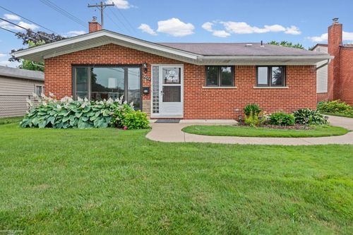 19824 Sussex St, Saint Clair Shores, MI, 48081-3256 | Card Image