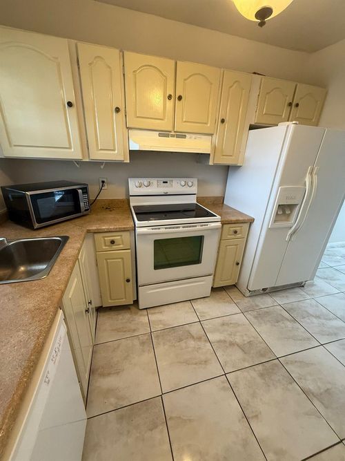 apt-326-2060 Nw 81st Ave, Pembroke Pines, FL, 33024-3557 | Card Image