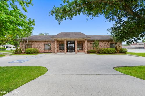 c5-2208 Mclaurin St, Waveland, MS, 39576-2664 | Card Image