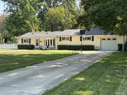 172 N Bryar St, Westland, MI, 48185-3221 | Card Image