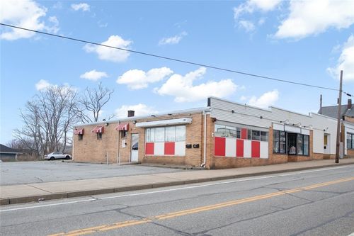 39 Main Rd, Tiverton, RI, 02878-1023 | Card Image