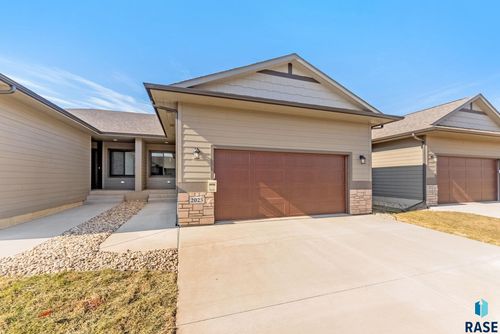 2025 S Sonoma Pl, Sioux Falls, SD, 57106-4988 | Card Image
