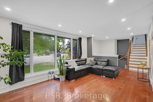 9 Farley Crt, House other with 3 bedrooms, 2 bathrooms and 3 parking in Ajax ON | Image 7