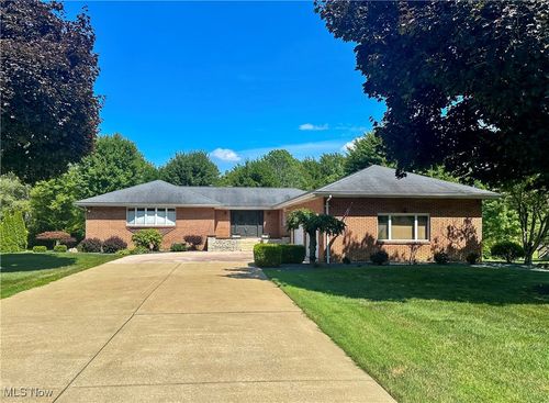 365 Sunset Dr, Brookfield, OH, 44403-9502 | Card Image