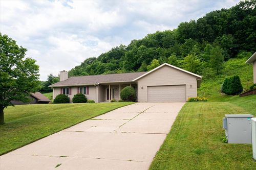 240 Red Apple Drive, La Crescent, MN, 55947 | Card Image