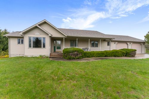 10122 Skiver Rd, Traverse City, MI, 49685-9633 | Card Image