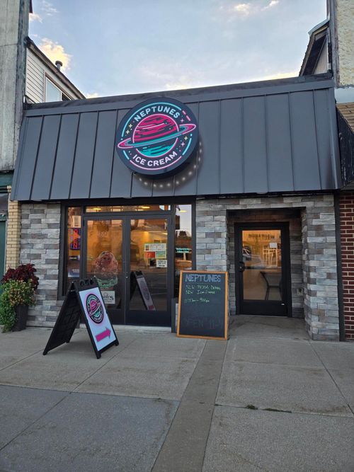 137 N Main St, Evart, MI, 49631-5104 | Card Image