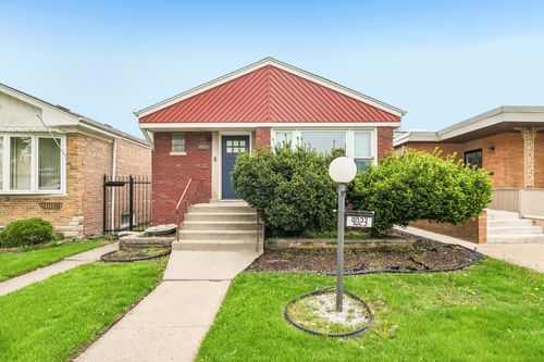 9023 S Oglesby Ave, Chicago, IL, 60617-3853 | Card Image