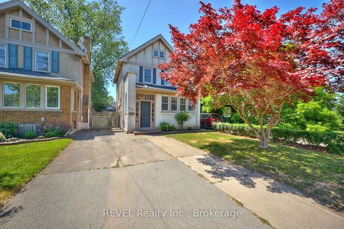 349 Niagara St, Welland, ON, L3C1K8 | Card Image