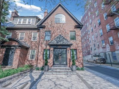 34-51 74th Street, Townhouse with 5 bedrooms, 3 bathrooms and null parking in Jackson Heights NY | Image 3