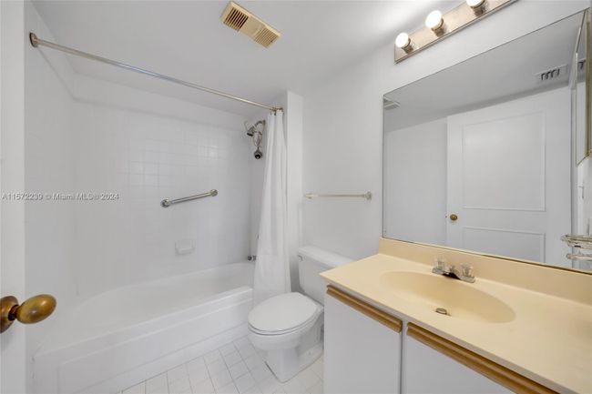 APT-1816 - 540 Brickell Key Dr, Condo with 2 bedrooms, 2 bathrooms and null parking in Miami FL | Image 31