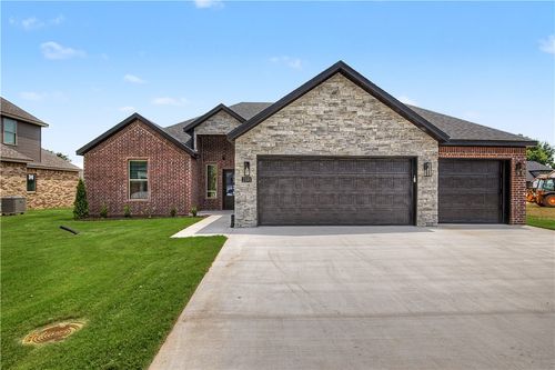 2101 N Chanae St, Siloam Springs, AR, 72761 | Card Image
