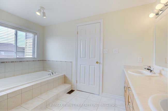 106 Country Clair St, House other with 3 bedrooms, 4 bathrooms and 2 parking in Kitchener ON | Image 19