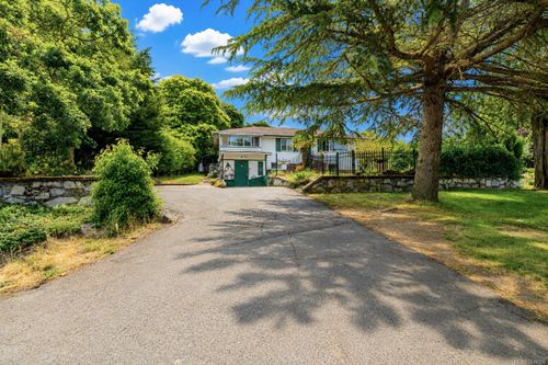 3803 Merriman Dr, Victoria, BC, V8P2S8 | Card Image