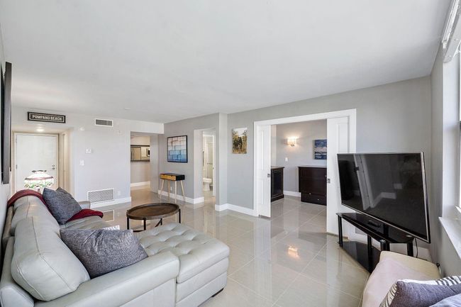 APT-605 - 1505 N Riverside Dr, Condo with 2 bedrooms, 2 bathrooms and null parking in Pompano Beach FL | Image 11
