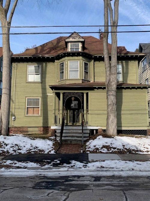 236 Pleasant St, Providence, RI, 02906-1628 | Card Image