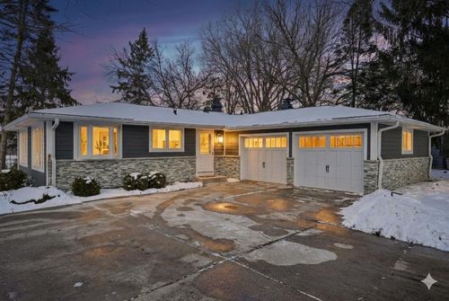 293 Meadowside Ct, Pewaukee, WI, 53072-2415 | Card Image