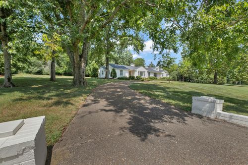 6137 Montcrest Dr, Nashville, TN, 37215-5621 | Card Image