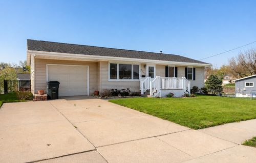 4324 Midway Drive Nw, Cedar Rapids, IA, 52405 | Card Image