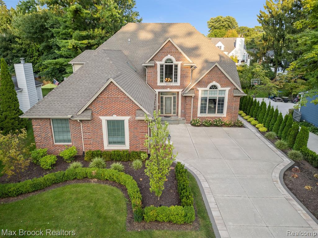 Chesterfield Ave, Birmingham, MI 48009