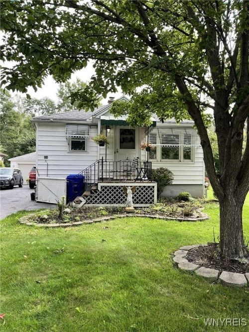 31 Rose Ave, West Seneca, NY, 14224-2833 | Card Image