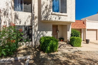 2548 W Monte Cristo Avenue, Townhouse with 3 bedrooms, 2 bathrooms and null parking in Phoenix AZ | Image 2