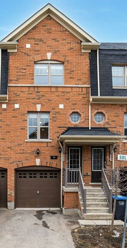 4 Soldier St, Brampton, ON, L7A4B6 | Card Image