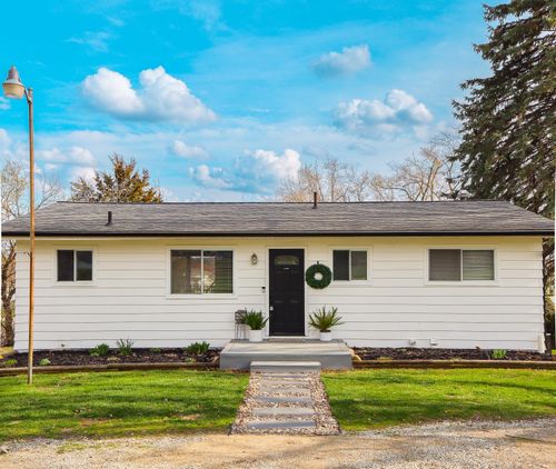 10752 Wesch Rd, Brooklyn, MI, 49230-9758 | Card Image