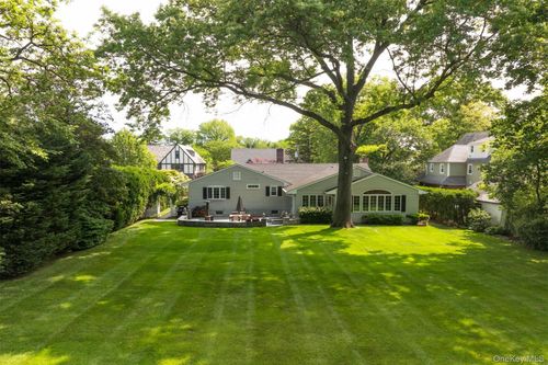 973 Plymouth St, Pelham, NY, 10803-3129 | Card Image