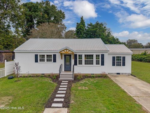 313 First Ave, Vanceboro, NC, 28586-7693 | Card Image